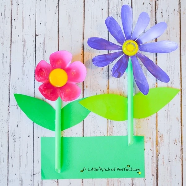 RECYCLED SODA BOTTLE FLOWER CRAFT FOR KIDS: Perfect for spring flowers, Mother's Day, and recycled crafting
