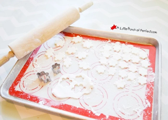 Microwaveable Marshmallow Fondant Recipe to Make Cute Food with Kids