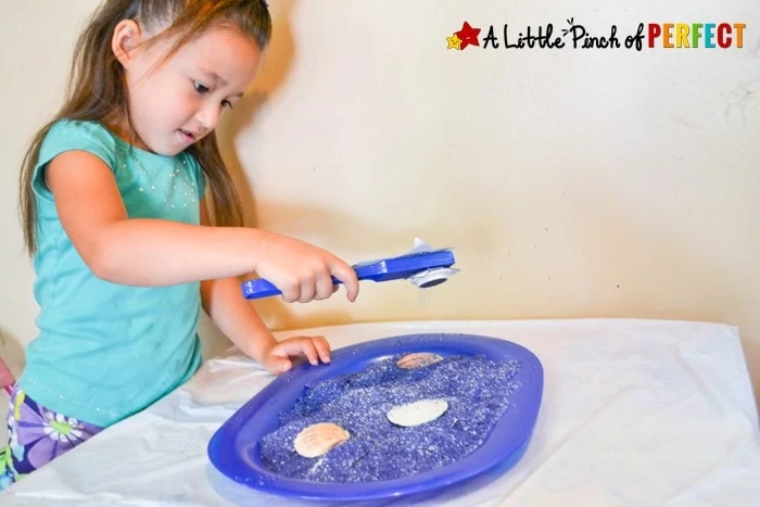 Learning about Shark Senses Activity and Free Printable: Kids are able to catch fish without being able to see them (ocean, sensory play, sand, shark week)