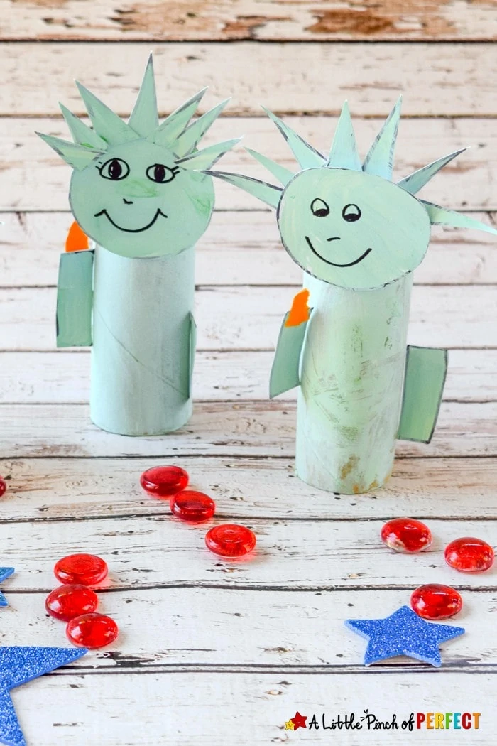 Statue of Liberty Toilet Paper Roll Craft and Free Template: Kids can make a cardboard tube Lady Liberty to celebrate The 4th of July and learn about American History (Independence Day, free printable, kids craft)