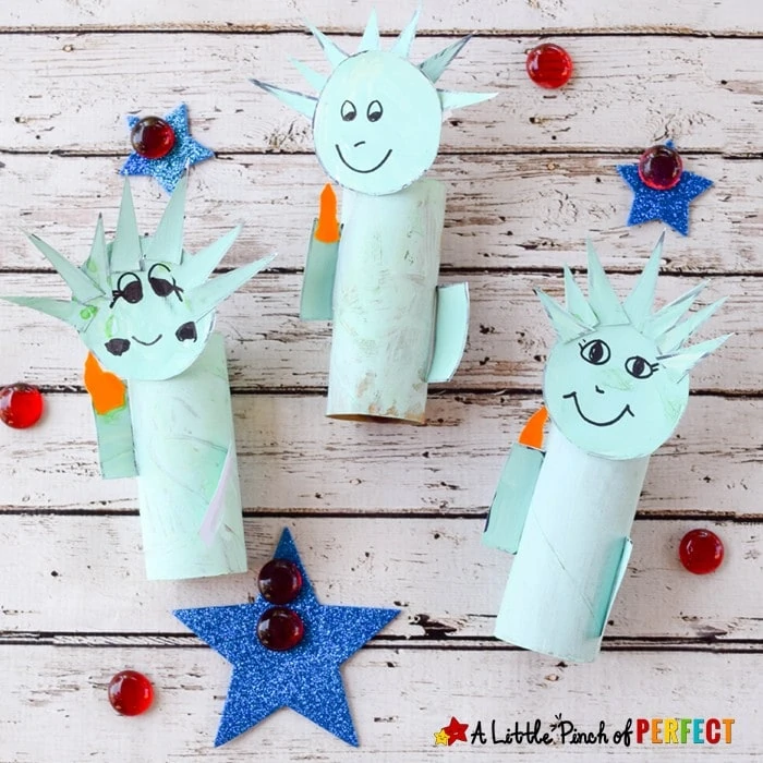 Statue of Liberty Toilet Paper Roll Craft and Free Template: Kids can make a cardboard tube Lady Liberty to celebrate The 4th of July and learn about American History (Independence Day, free printable, kids craft) 