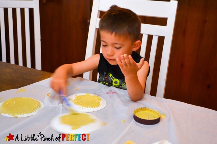 Pancake Paper Plate Craft Inspired by If You Give a Pig a Pancake: This pancake craft is going to make you hungry because it’s topped with a pat of butter and dripping in pretend syrup. (Laura Numeroff, Preschool, Kindergarten, Kids Craft, Book Extension)