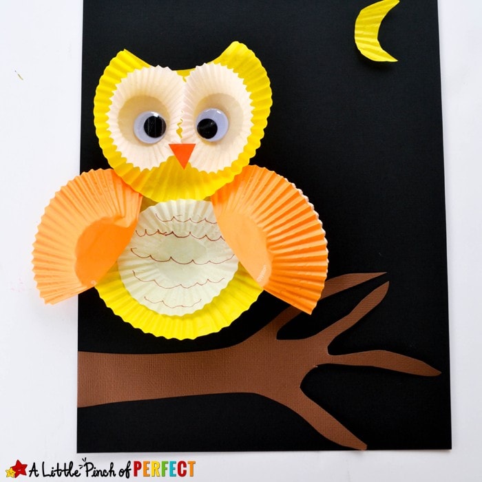 How to Make a Cute Cupcake Liner Owl Craft with Kids: This craft is easy to make and requires minimal scissor skills so kids of all ages can make one. (Kids craft, preschool, kindergarten, fall, woodland animal, nocturnal animal)