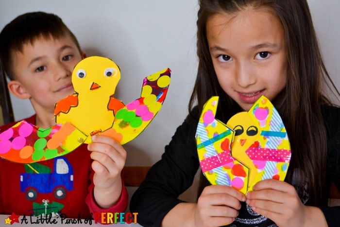 Peek a Boo Easter Egg Chick Craft and Free Template: Children can make a peek a boo Easter Egg Chick craft with our free template. The egg "cracks" open to reveal the cute chick inside. (#kidscraft #eastercrafts #craftsforkids #kids)