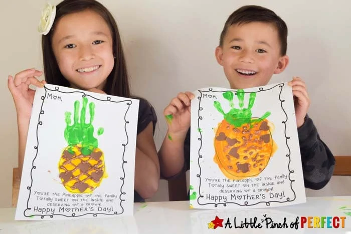 Mother's Day Pineapple Handprint Craft for Kids and Free Template (#mothersday #craft #kidscraft #craftsforkids #preschool)