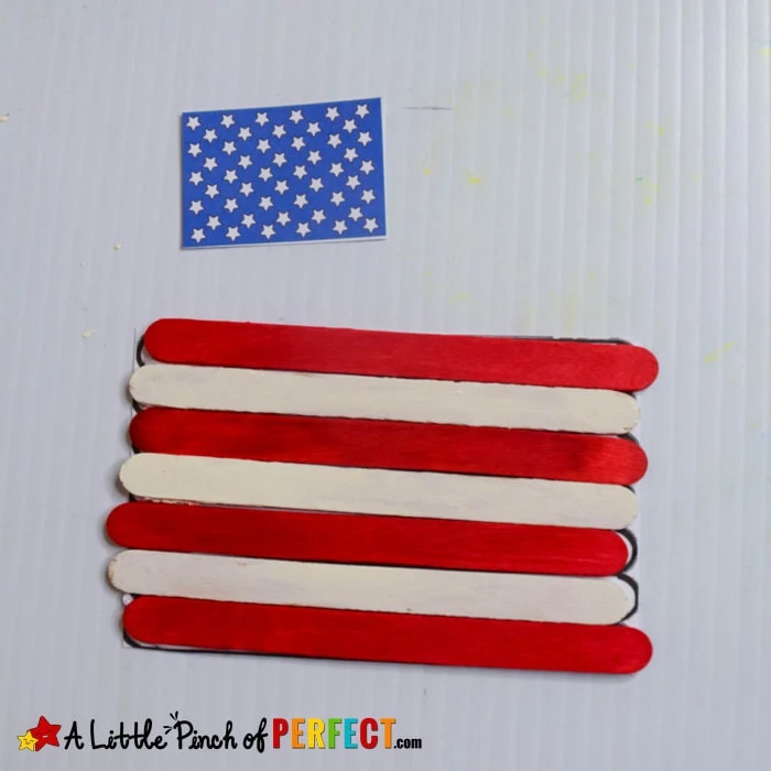 4th of July American Flag Popsicle Stick Craft and Free Template (#craft #kidscraft #kidsactivity #preschool #kindergarten #fourthofjuly #flagday #memorialday)