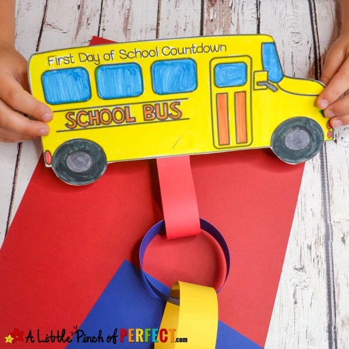 School Bus Countdown: Back to School Craft and Free Template (#backtoschool #craftsforkids #papercrafting #kidsactivities)