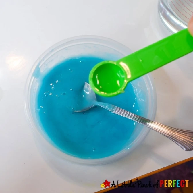 How to Make Color Changing Slime: Easy 4 ingredient slime recipe that makes stretchy and squeezable slime that changes color in the sun! (#Slime #kidsactivity #sensoryplay)