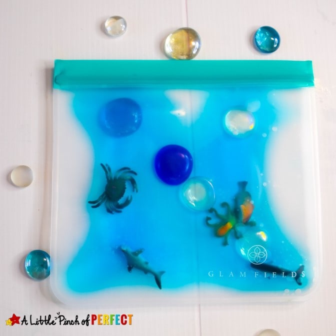 How to make an ocean themed sensory bag for kids to enjoy some under the sea fun! (#kidsactivity #toddler #preschool #oceantheme)