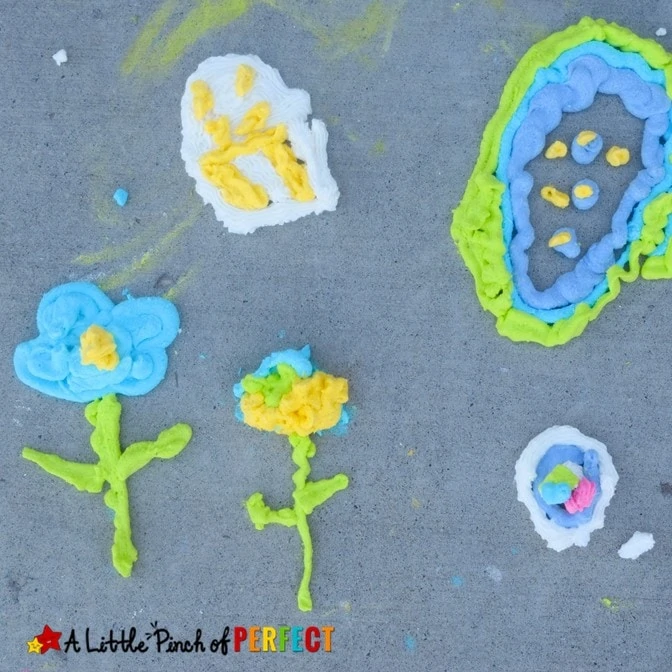 How to make Sidewalk Puffy Paint that's extremely puffy, colorful, and perfect for outside art with the kids! (#kidsactivity #funforkids #kidscraft #preschool)