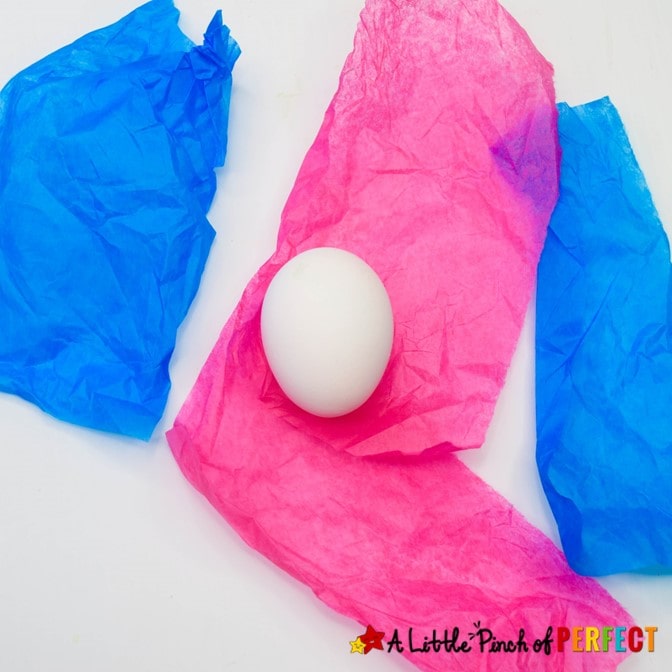 All you need is tissue paper to get beautiful Easter eggs. This easy egg decorating technique is fun for kids and adults and the eggs turn out full of color in a few easy steps. #kidsactivity #kidscraft #easter #eastereggs