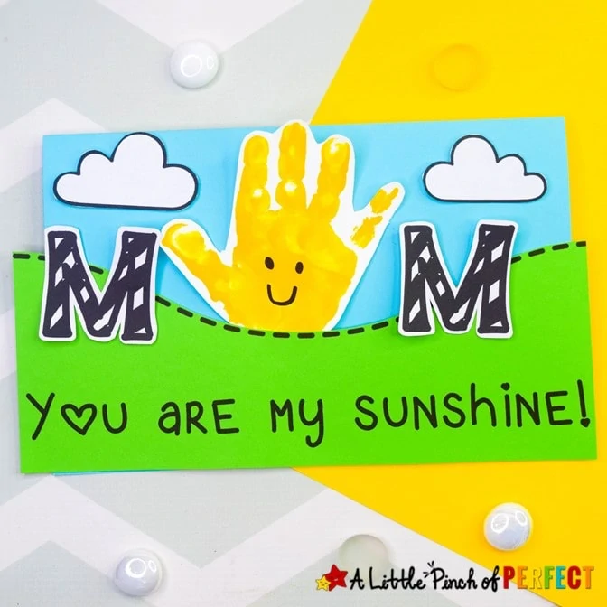 Print the free "You are my Sunshine" template, make a handprint with your child, and create a card that Mom will love this Mother's Day.  #mother'sdaycraft #kidscraft 