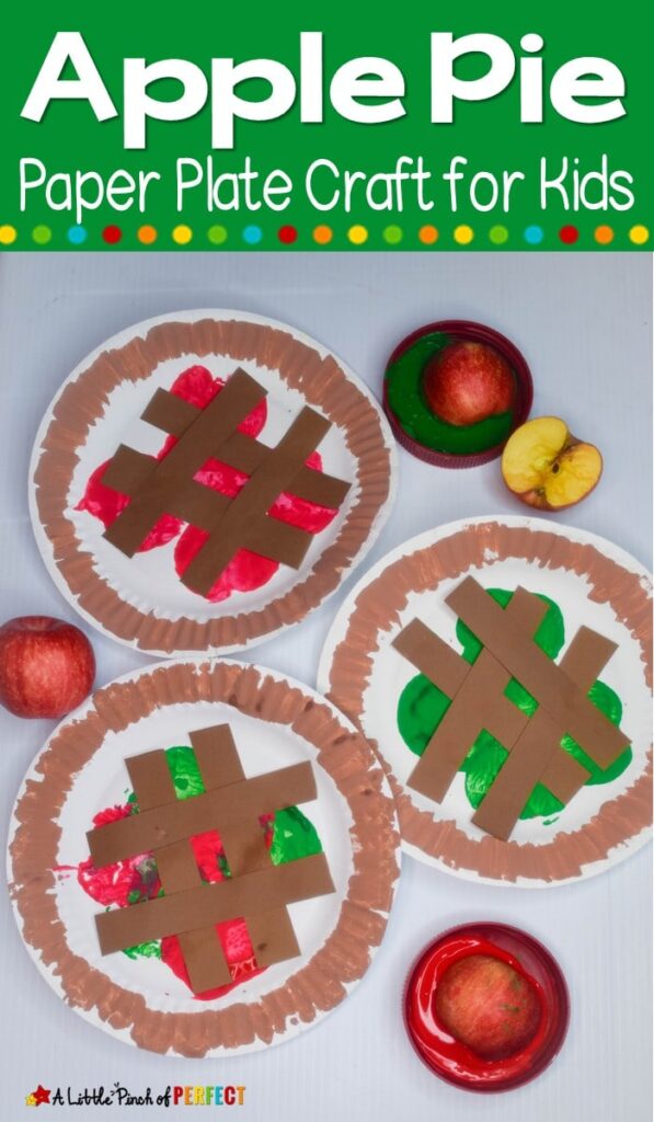 Kids will have fun making a paper plate apple pie craft with these easy directions that are available to print. (#paperplatecraft #craft #kidsactivity #kidscraft #applepie)