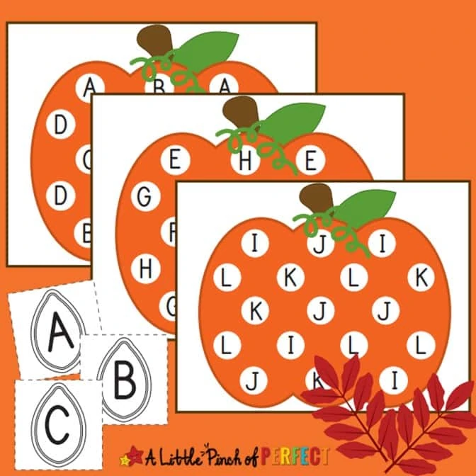 Pumpkin Letter Match Free Printable Kids Activity: Children will have fun finding the letters on the pumpkins as they learn the alphabet. #preschool #kindergarten #homeschool #alphabet