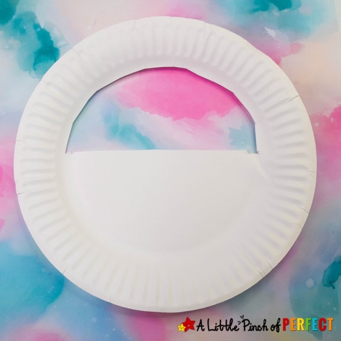 Easter Basket Paper Plate Craft and Free Template: This Easter your kids will love making an Easter basket craft with our Free template they can decorate and glue together. #Easter #craft #kidscraft #kidsactivity