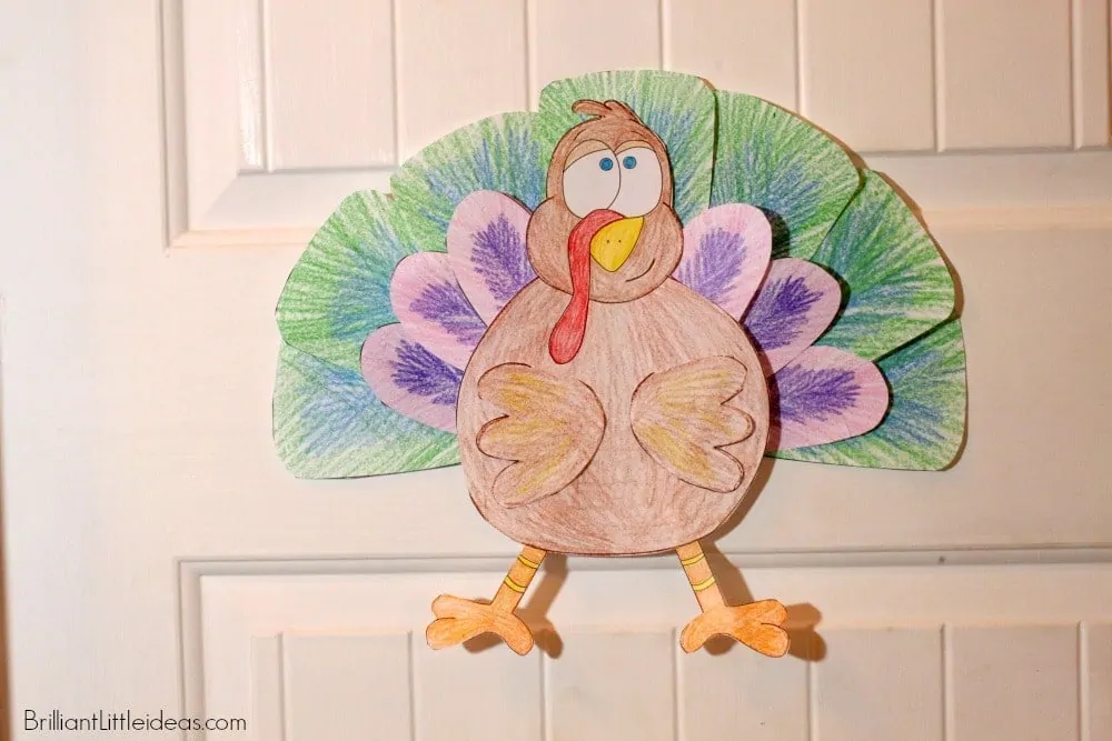 Giant Thanksgiving Turkey Craft and more ideas for kids to make this Thanksgiving.  #thanksgivingcraft #kidscraft #kidsactivity