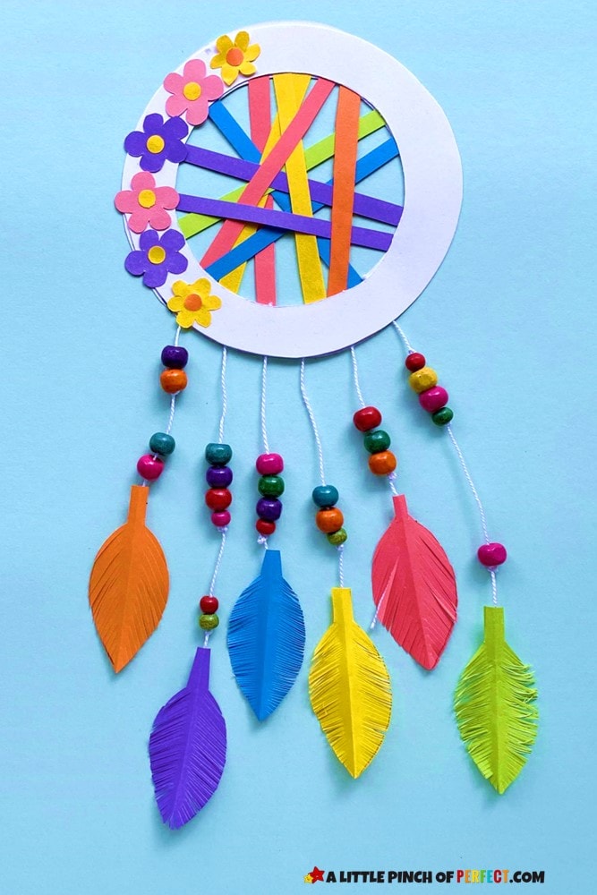 Dream Catcher Craft for Kids with a FREE Template and Directions #kidscrafts #kidsactivities