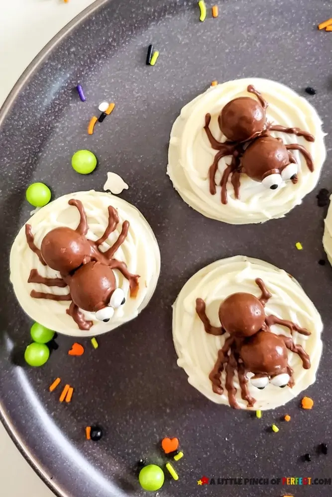 Oreo Spider Cookies A DIY Halloween Treat #cookies #recipe #halloween #dessert #foodforkids