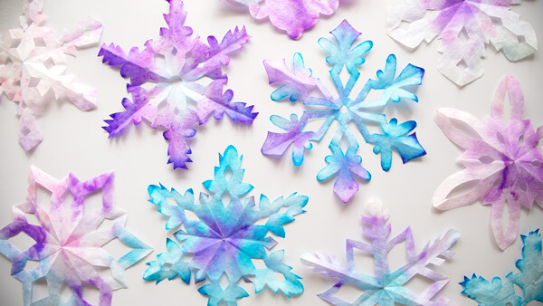 Coffee Filter Snowflakes #wintercraft #kidsactivity