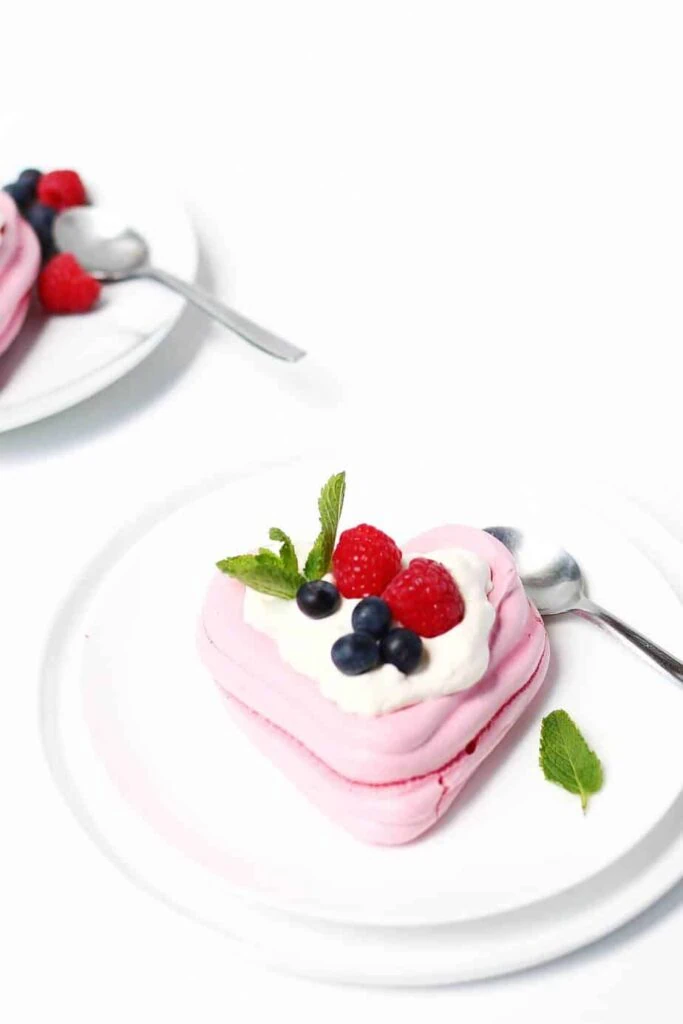 How to Make Heart Pavlova for Valentines Day #dessert #recipe