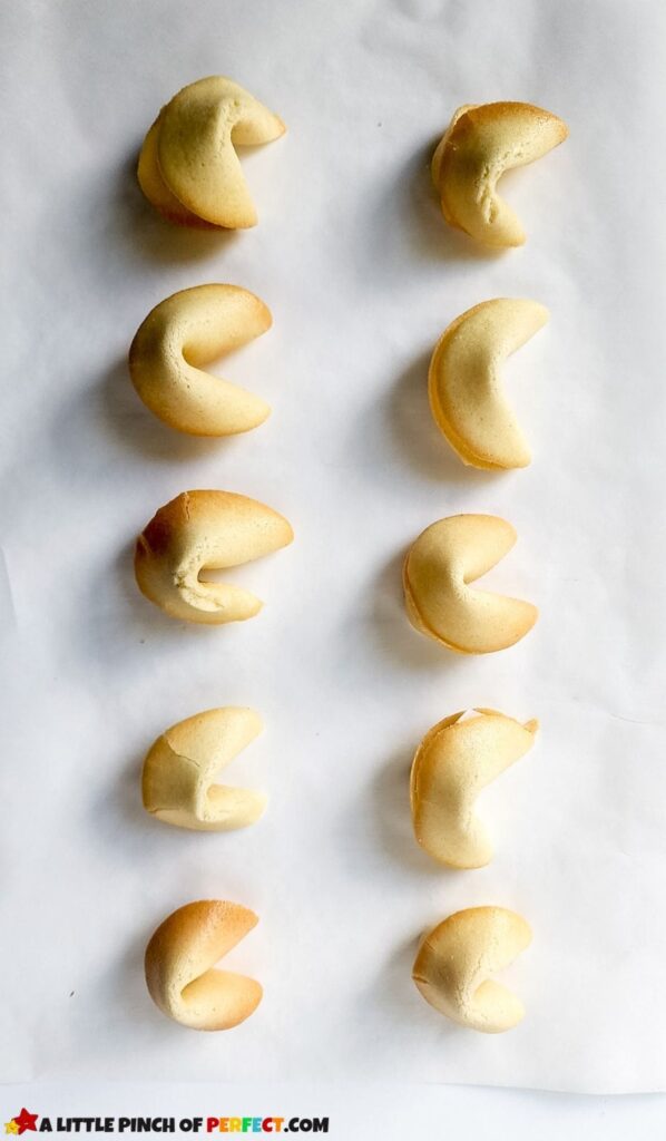 Fortune Cookie Recipe, directions, and Free Printable Messages to add inside your cookie including messages of love, hope, and happiness. #dessert #valentinesday #chinesenewyear #recipe