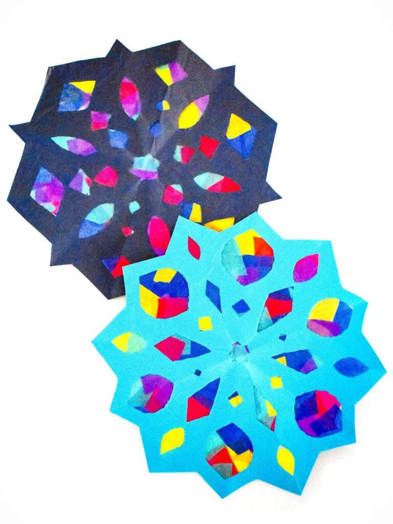 Snowflake Suncatcher Craft for Kids #wintercraft #kidscraft #kidsactivity