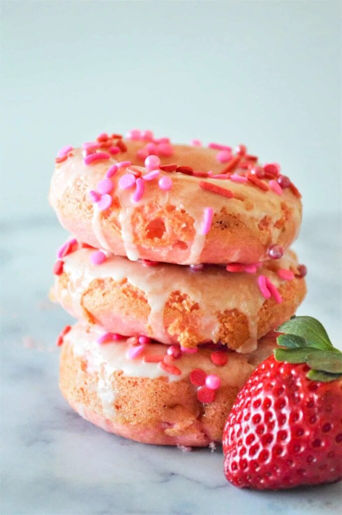 How to Make Baked Strawberry Cake Donuts for Valentines Day #recipe #dessert