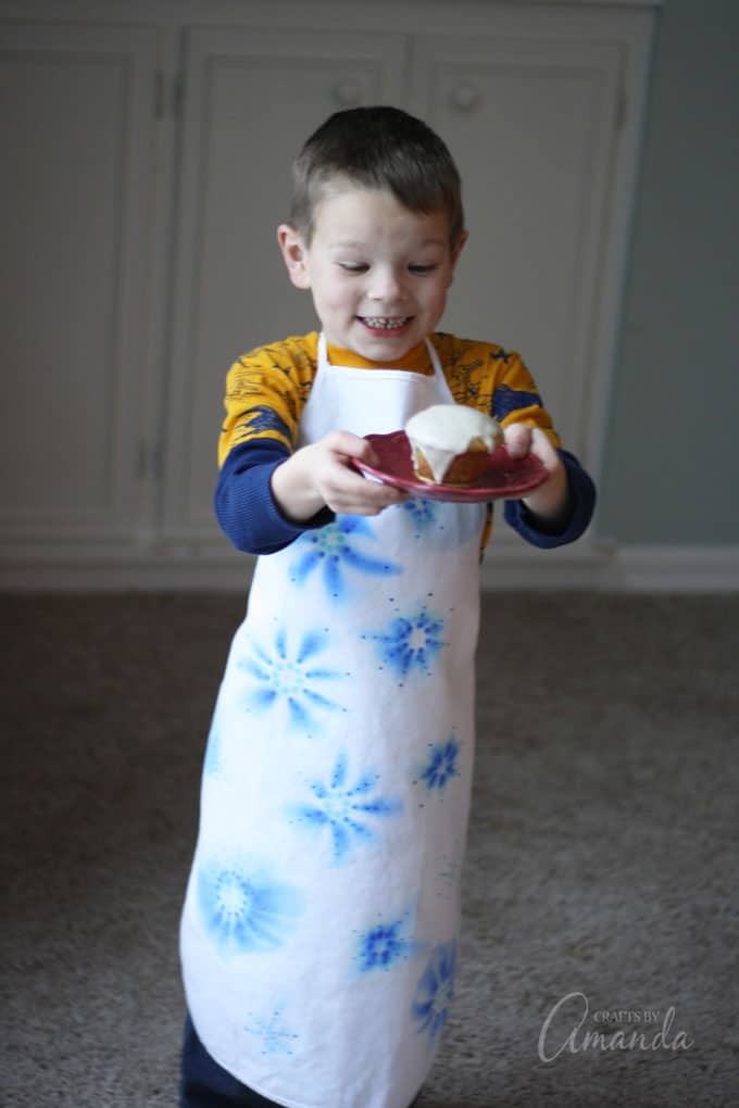 Snowflake Apron DIY for Winter Craft with Kids 