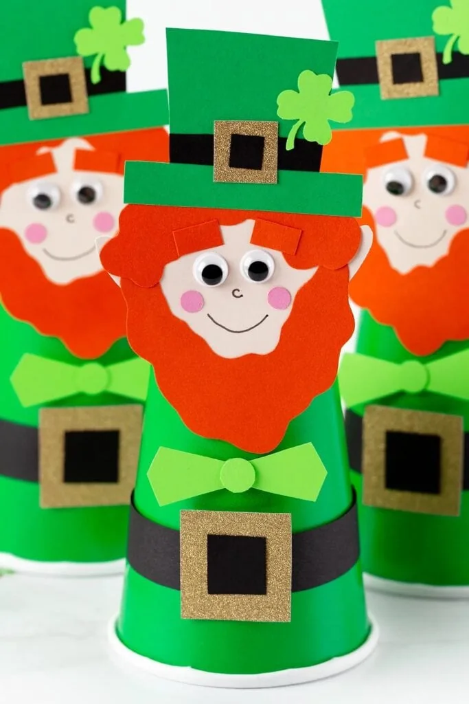 Easy and Fun St. Patrick’s Day Crafts for Kids and Preschoolers: Paper Cup Leprechaun Craft! #kidsactivity #craft #stpatricksday