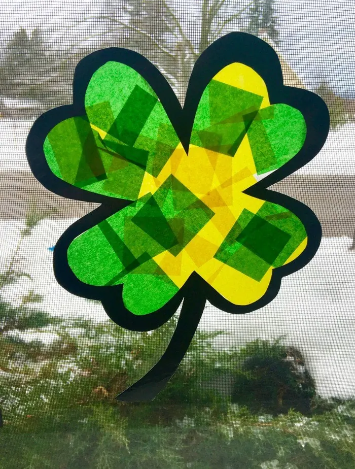 Easy and Fun St. Patrick’s Day Crafts for Kids and Preschoolers: Tissue Paper 4 Leaf Clover Craft! #kidsactivity #craft #stpatricksday