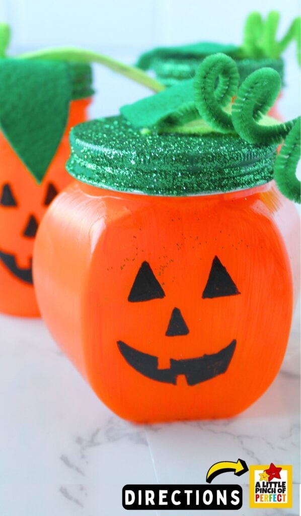 Pumpkin Jar Craft: Kids and adults can turn a mason jar into a pumpkin with a smiling face that can even glow like a jack-o-lantern. #halloween #craft #diy #masonjar