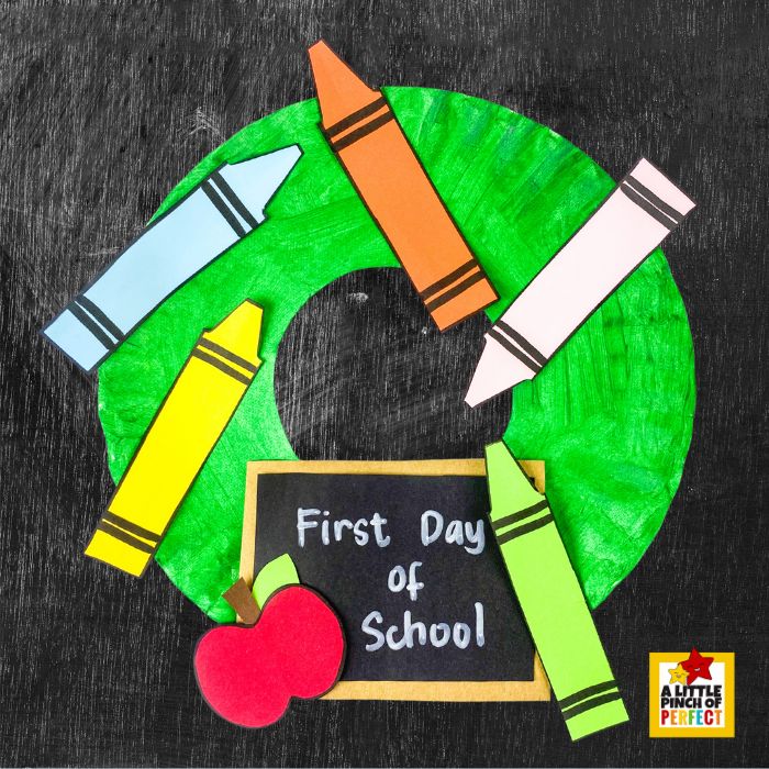 Back to School Paper Plate Crayon Wreath Craft and Template &ndash; Kids will love making this personalized school wreath with their name, grade, or first day of school message on the chalkboard.